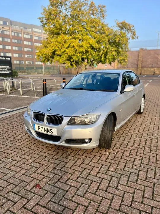 BMW 3 Series 2009 photo 2