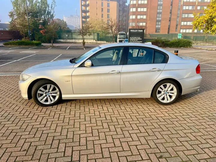 BMW 3 Series 2009 photo 3