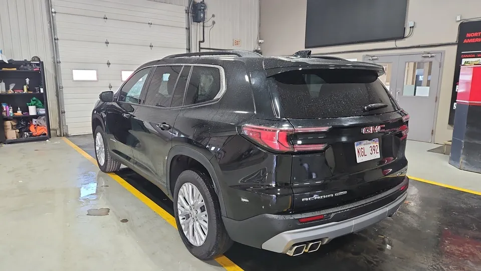 GMC Acadia 2025 photo 3