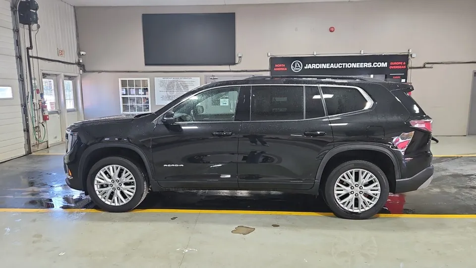 GMC Acadia 2025 photo 2