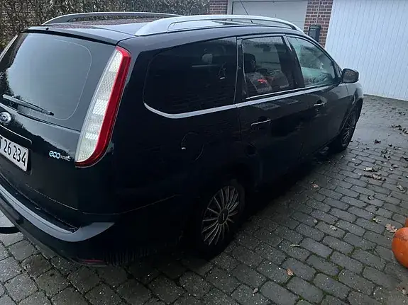 Ford Focus 2010 photo 2