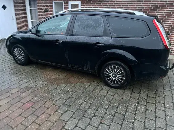 Ford Focus 2010 photo 3