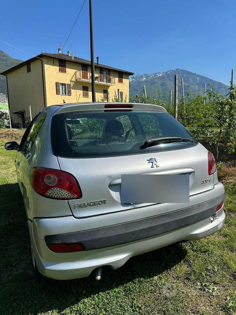 Peugeot 206 2010 photo 5