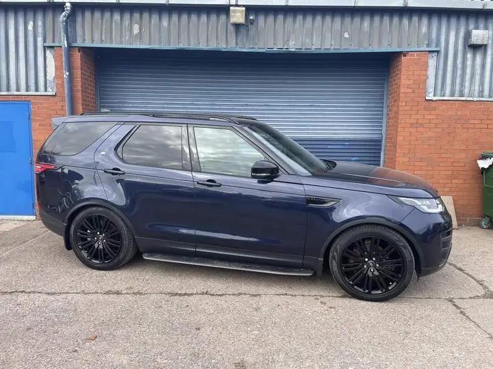 Land Rover Discovery 2018 photo 2