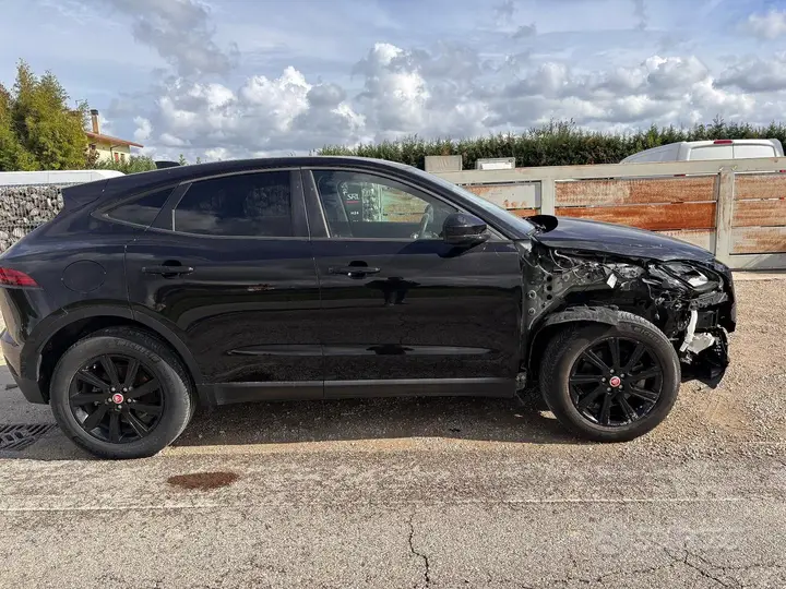 Jaguar E-Pace 2020 photo 4