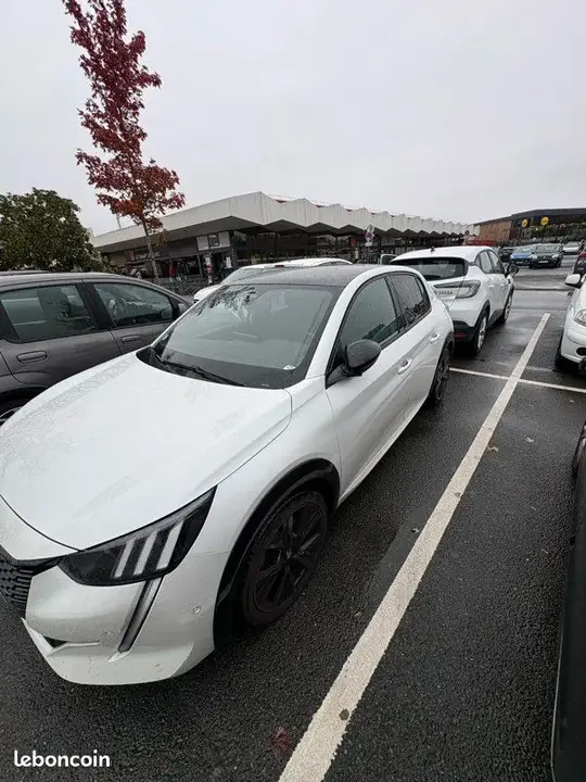 Peugeot 208 2021 photo 2