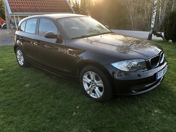 BMW 118D 2009 photo 2