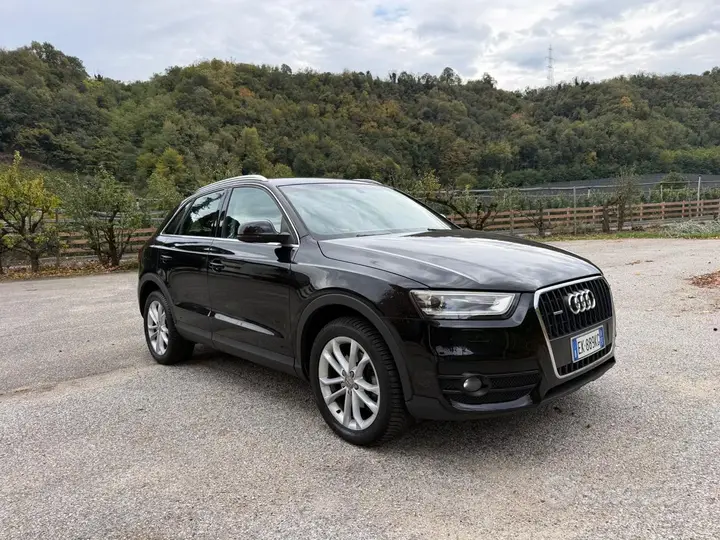 Audi Q3 2012 photo 2