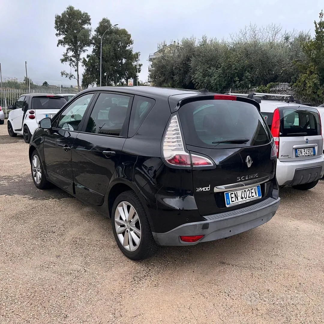 Renault Scenic 2012 photo 4