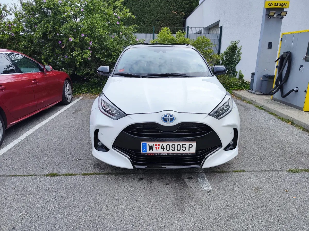 Toyota Yaris 2024 photo 2