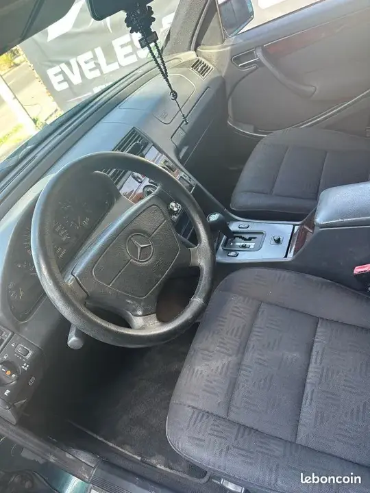 Mercedes-Benz C280 1996 photo 2