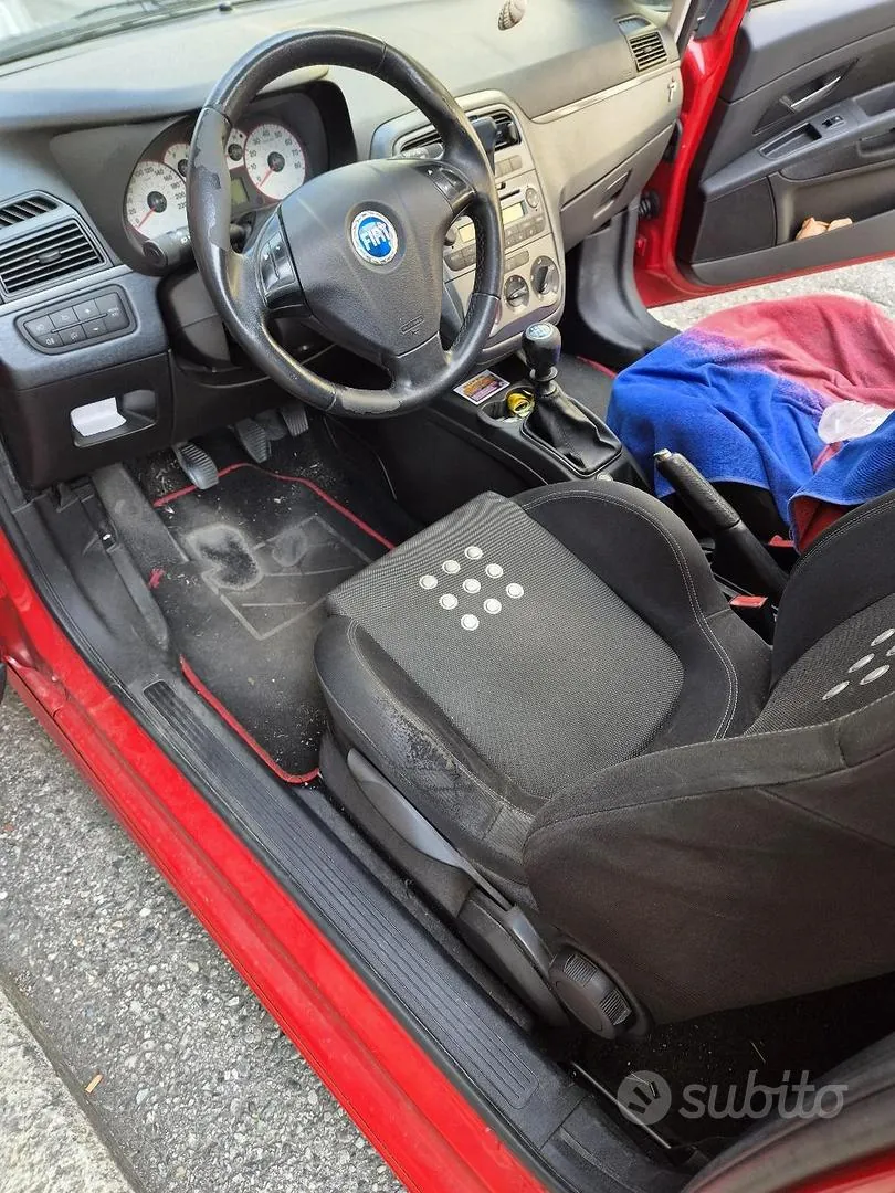 Fiat Grande Punto 2006 photo 4