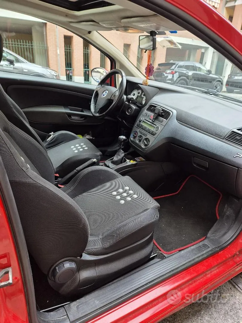 Fiat Grande Punto 2006 photo 3