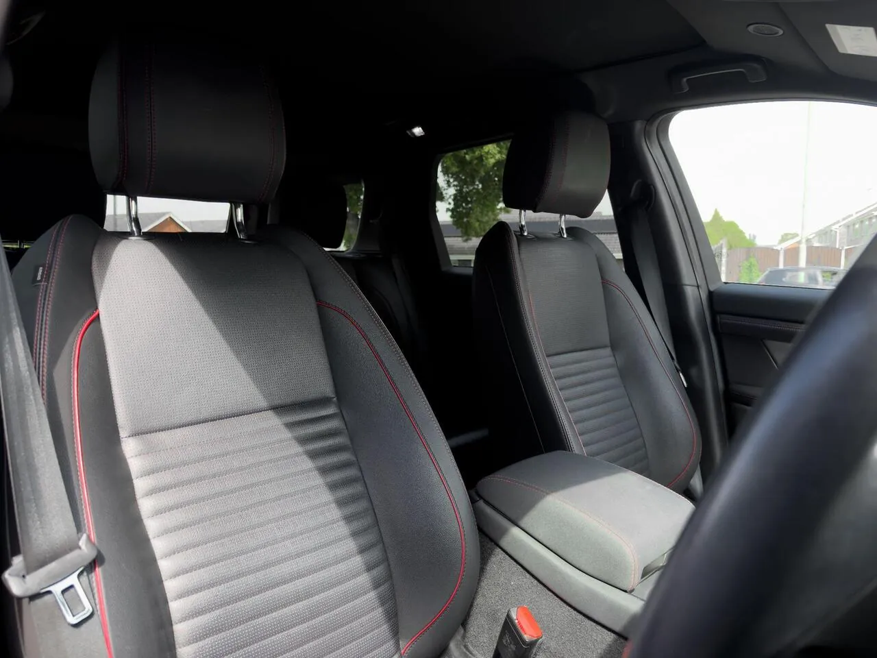 Land Rover Discovery Sport 2022 photo 4