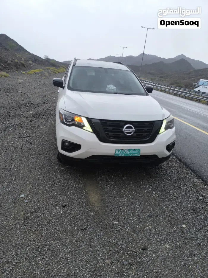 Nissan Pathfinder 2018 photo 2