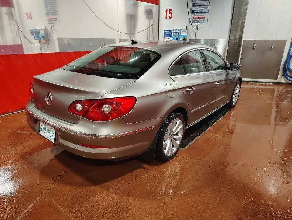 Volkswagen Passat 2009 photo 2