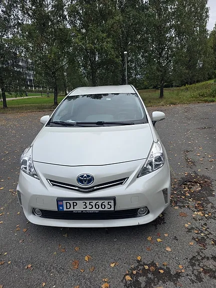 Toyota Prius 2013 photo 2