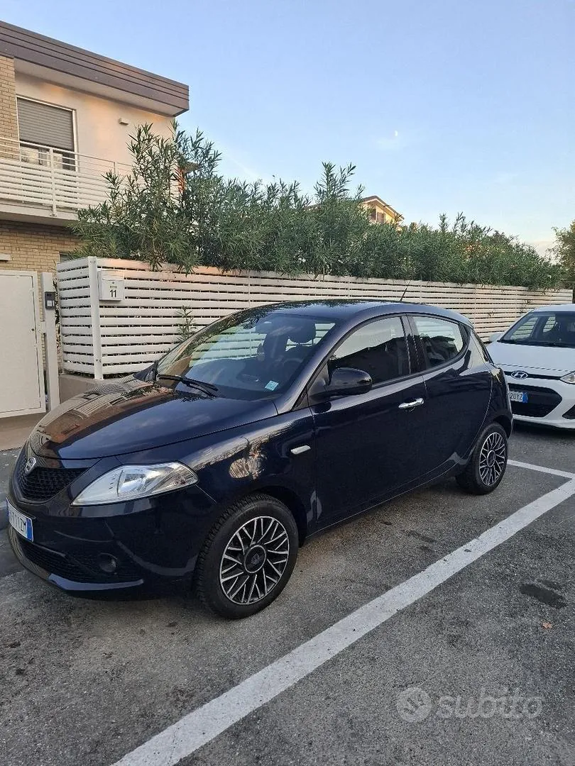 Lancia Ypsilon