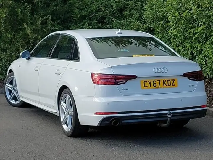 Audi A4 2018 photo 2