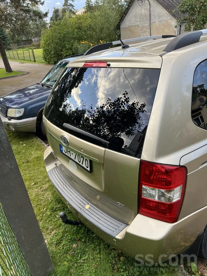 Kia Carnival 2010 photo 5