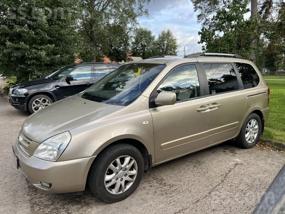 Kia Carnival 2010 photo 2