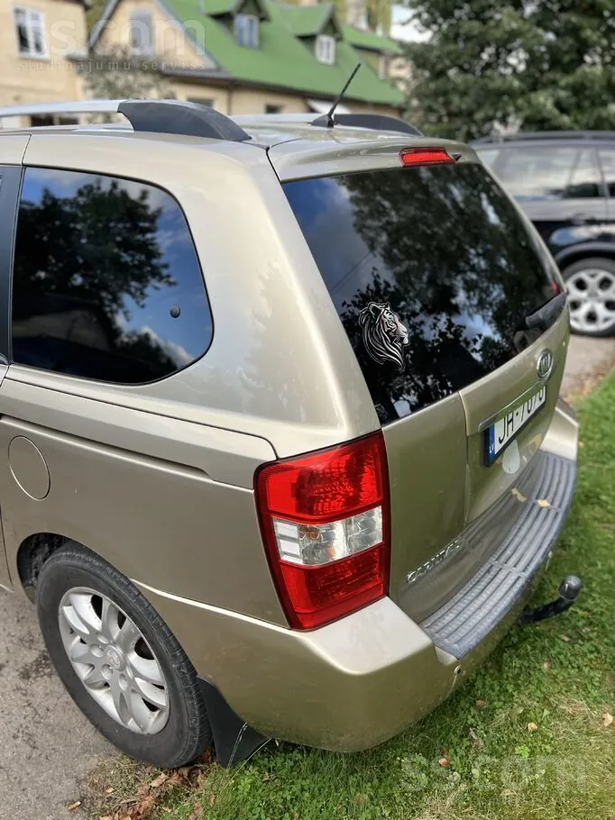 Kia Carnival 2010 photo 4
