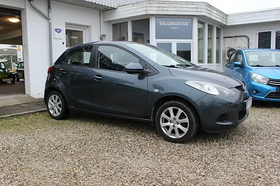 Mazda 2 2008 photo 3