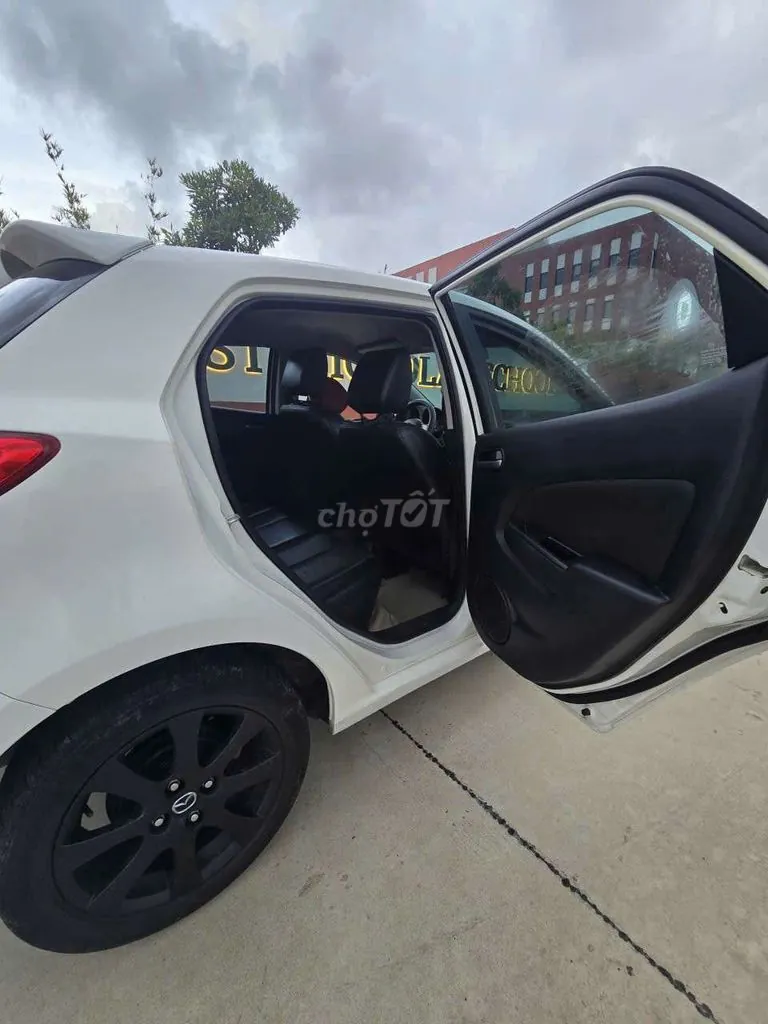 Mazda 2 2014 photo 5