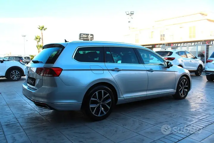 Volkswagen Passat 2022 photo 2
