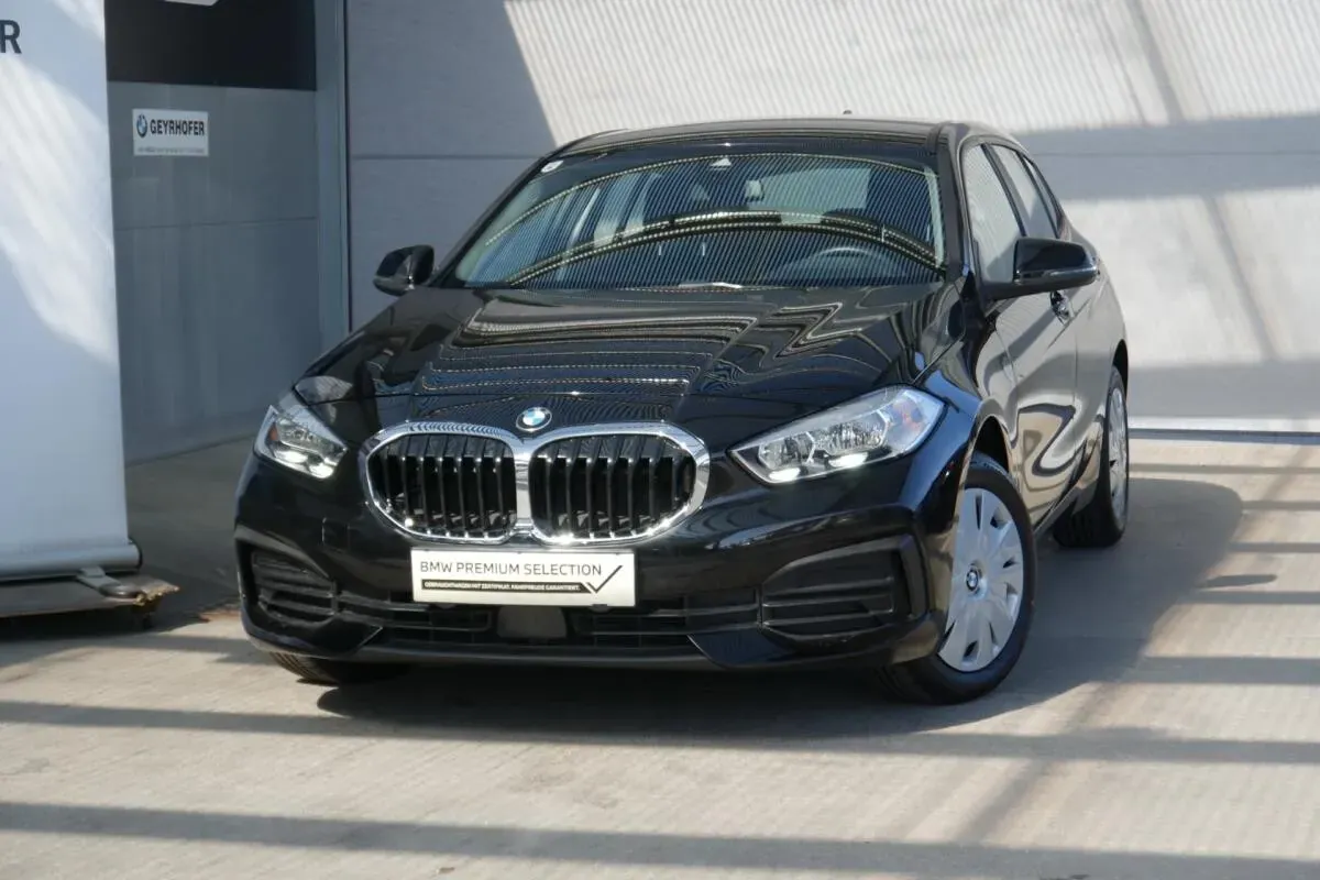 BMW 1 Series 2023 photo 2