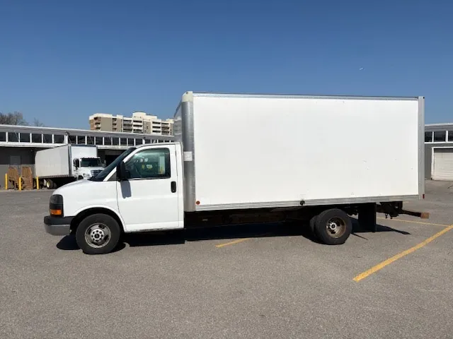 GMC Savana 2016 photo 5