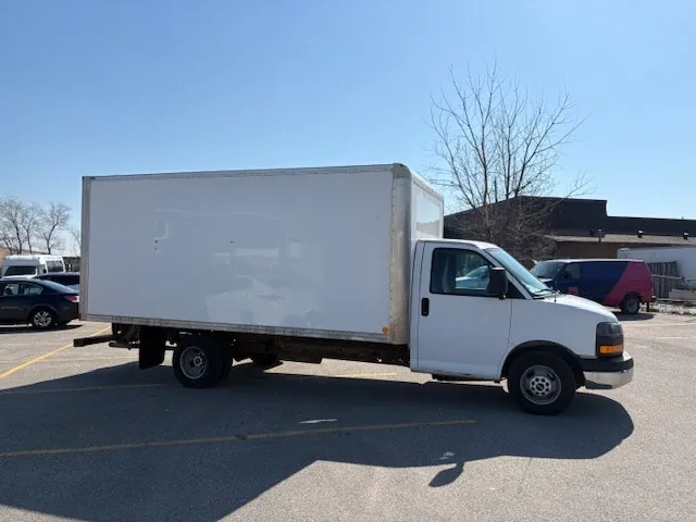 GMC Savana 2016 photo 4