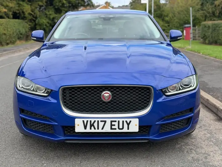 Jaguar Xe 2017 photo 2