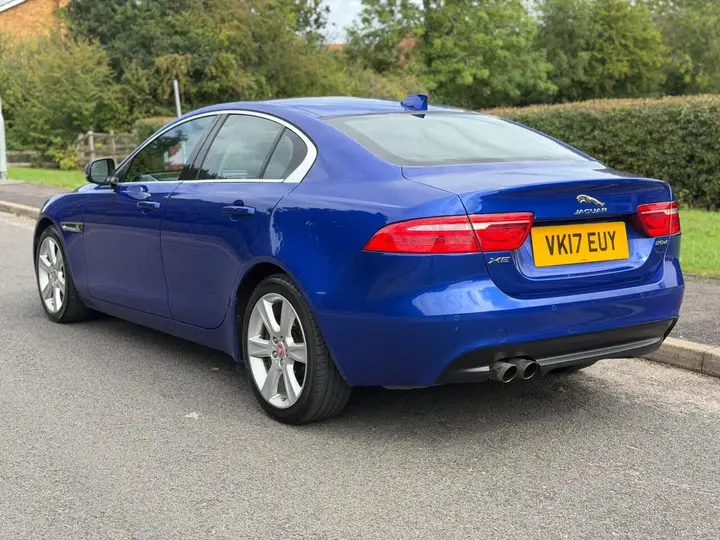 Jaguar Xe 2017 photo 4