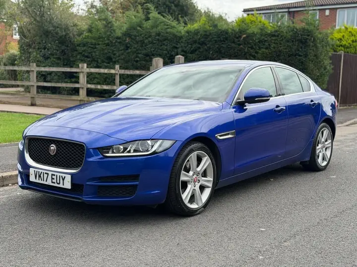 Jaguar Xe 2017 photo 3