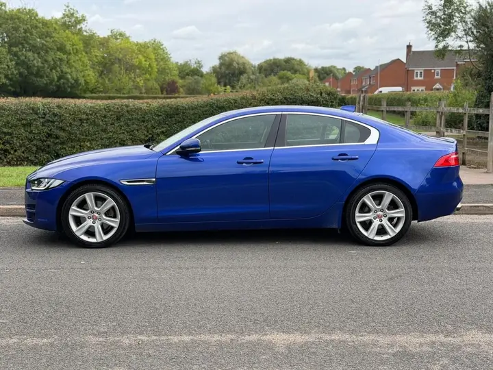 Jaguar Xe 2017 photo 5