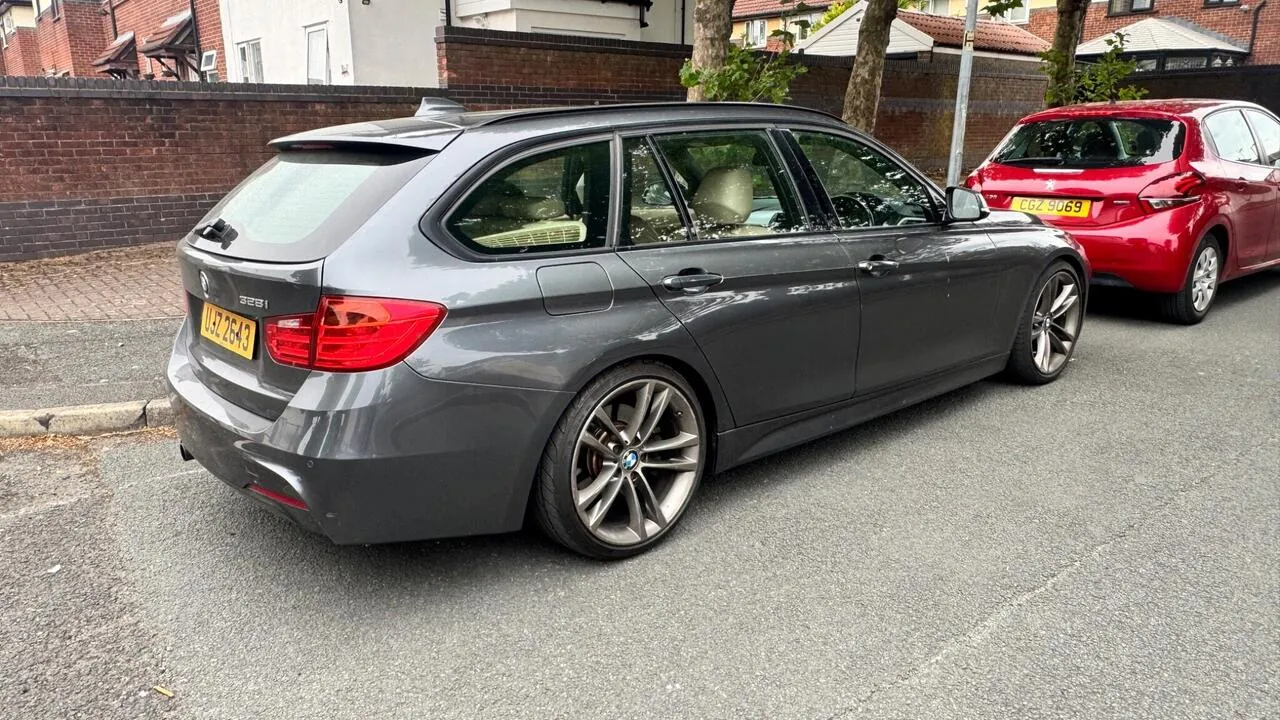 BMW 3 Series 2013 photo 3