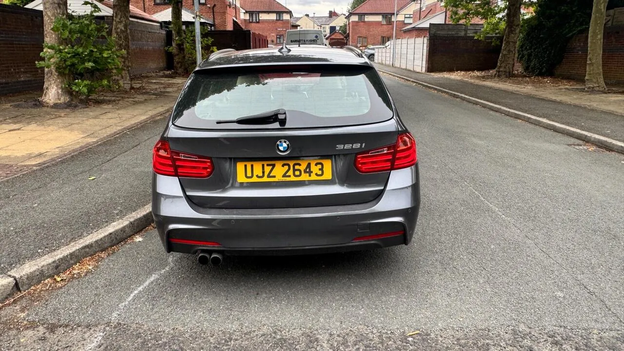 BMW 3 Series 2013 photo 2