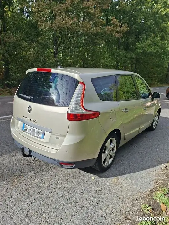 Renault Grand Scenic 2011 photo 2