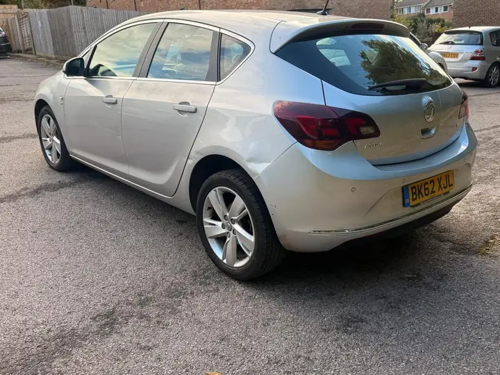 Vauxhall Astra 2012 photo 4