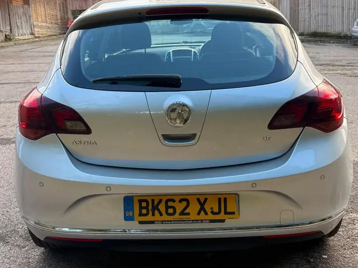 Vauxhall Astra 2012 photo 5