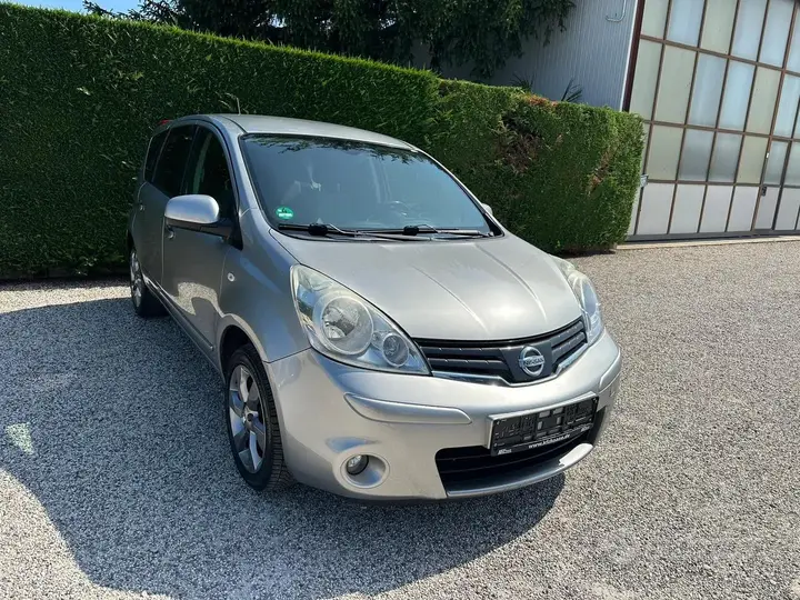 Nissan Note 2011 photo 3