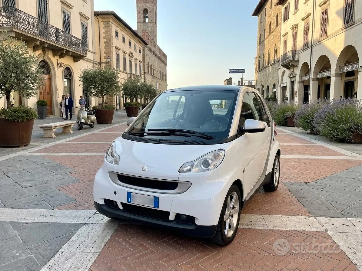 Smart Fortwo 2010 photo 2