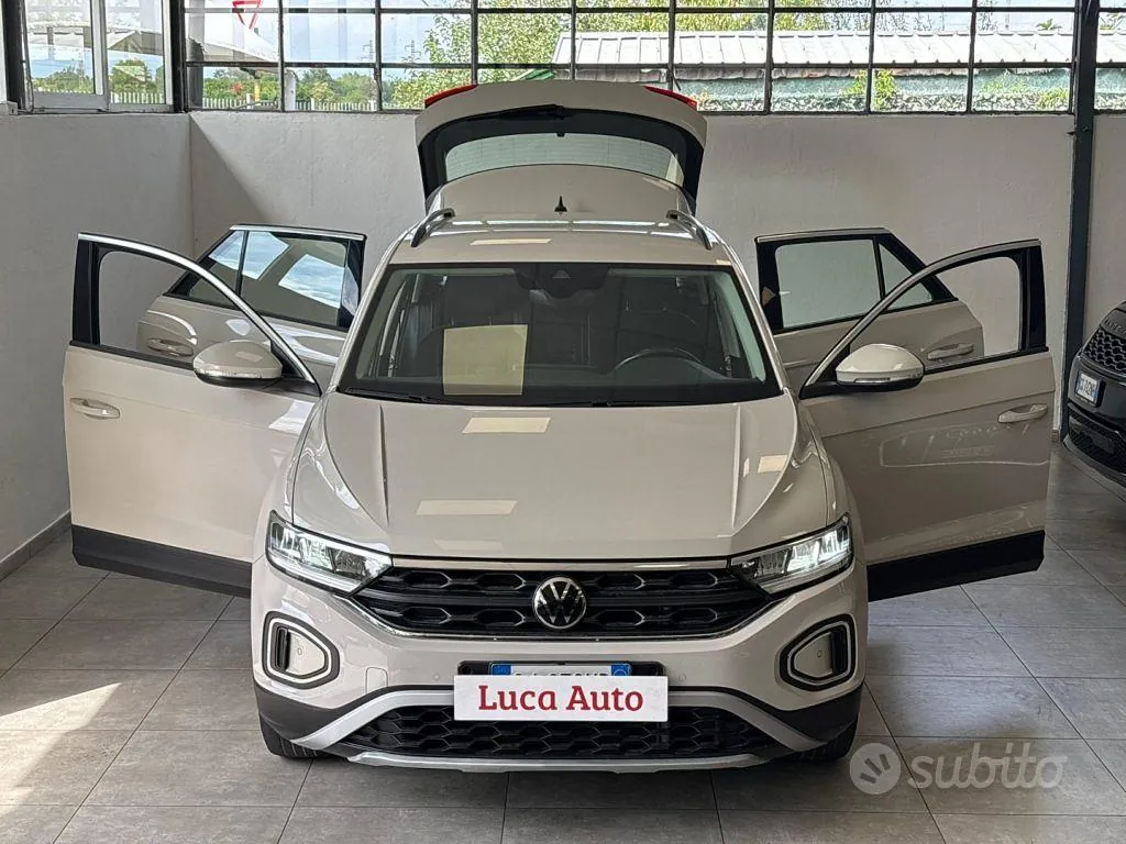 Volkswagen T-Roc 2022 photo 2