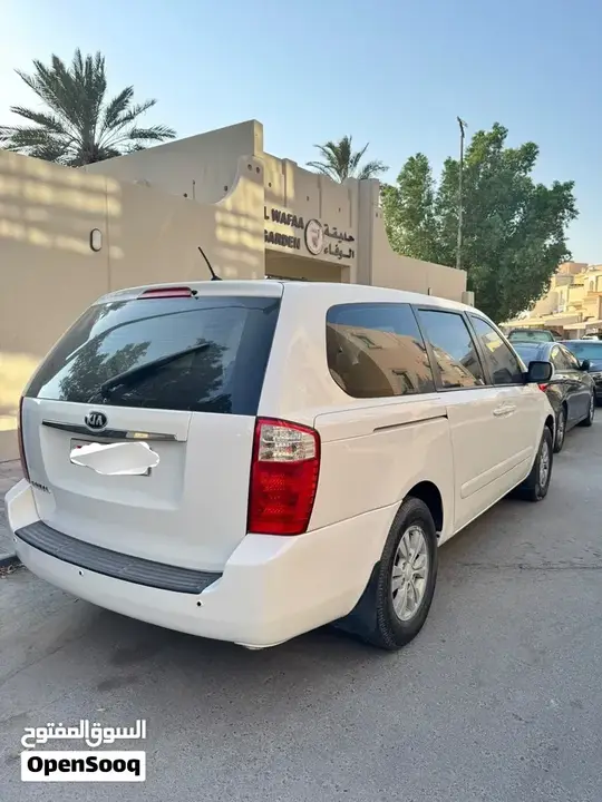 Kia Carnival 2011 photo 5