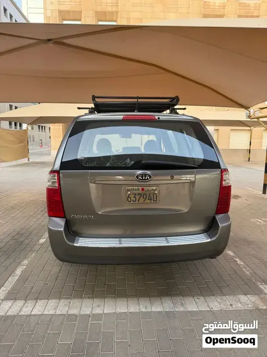 Kia Carnival 2011 photo 4