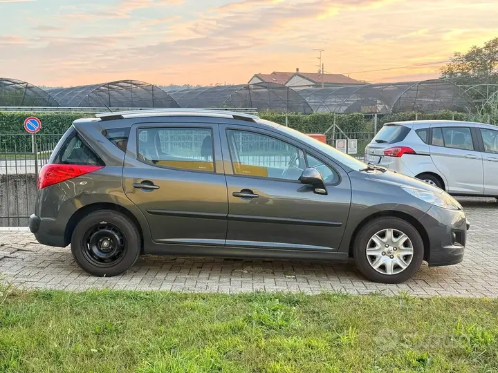 Peugeot 207 2010 photo 3