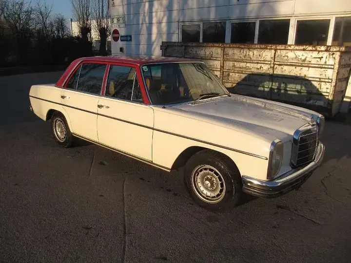 Mercedes-Benz 230