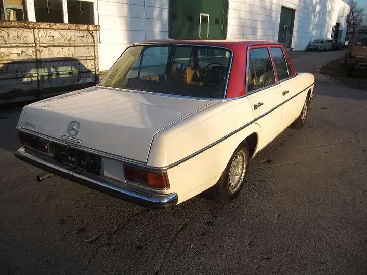 Mercedes-Benz 230 1972 photo 2