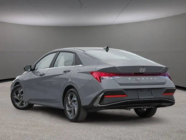 Hyundai Elantra 2026 photo 4